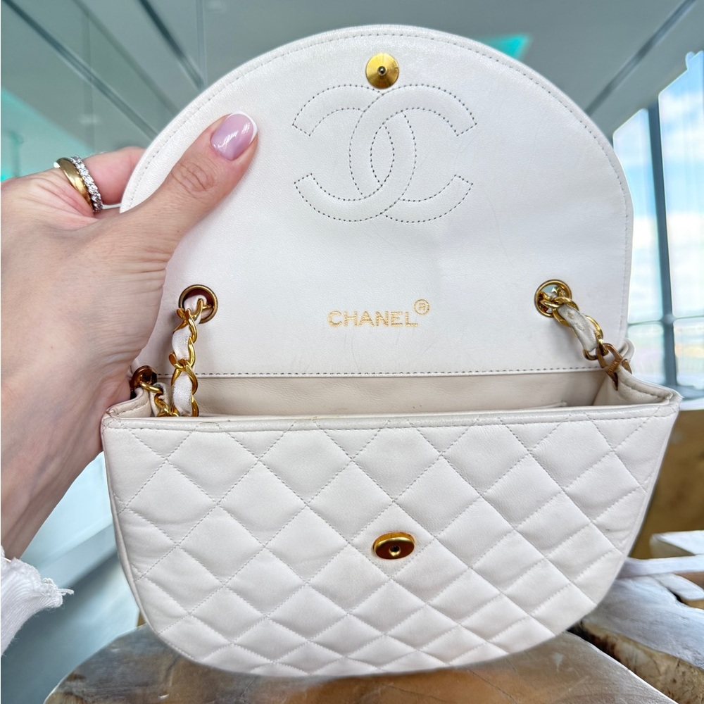 ❗️FINAL PRICE❗️LOT 1797 24K gold plated CHANEL vintage XL CC half moon flap bag - Picture 9 of 14